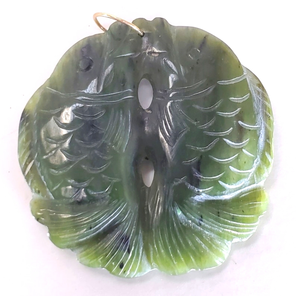 Vintage Estate Natural Green Jade double fish pendant 40s-50s Gold Loop